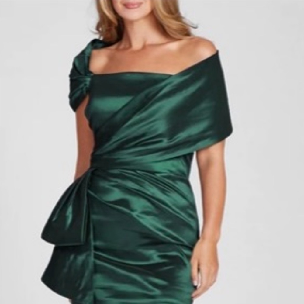 Satin Green Formal gown sz12
